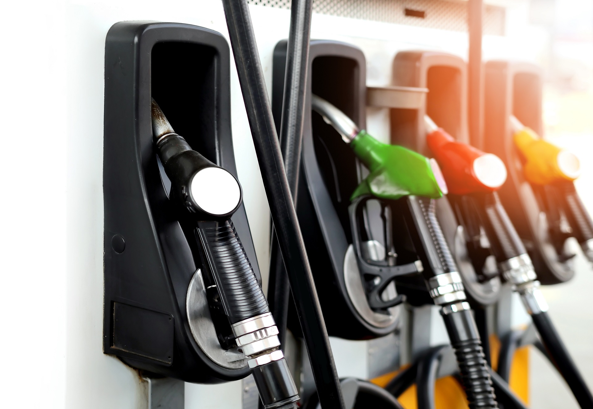 Carburanti: Confesercenti, Hormuz presenta il conto alle vacanze degli italiani, stangata da 700 milioni tra luglio e agosto