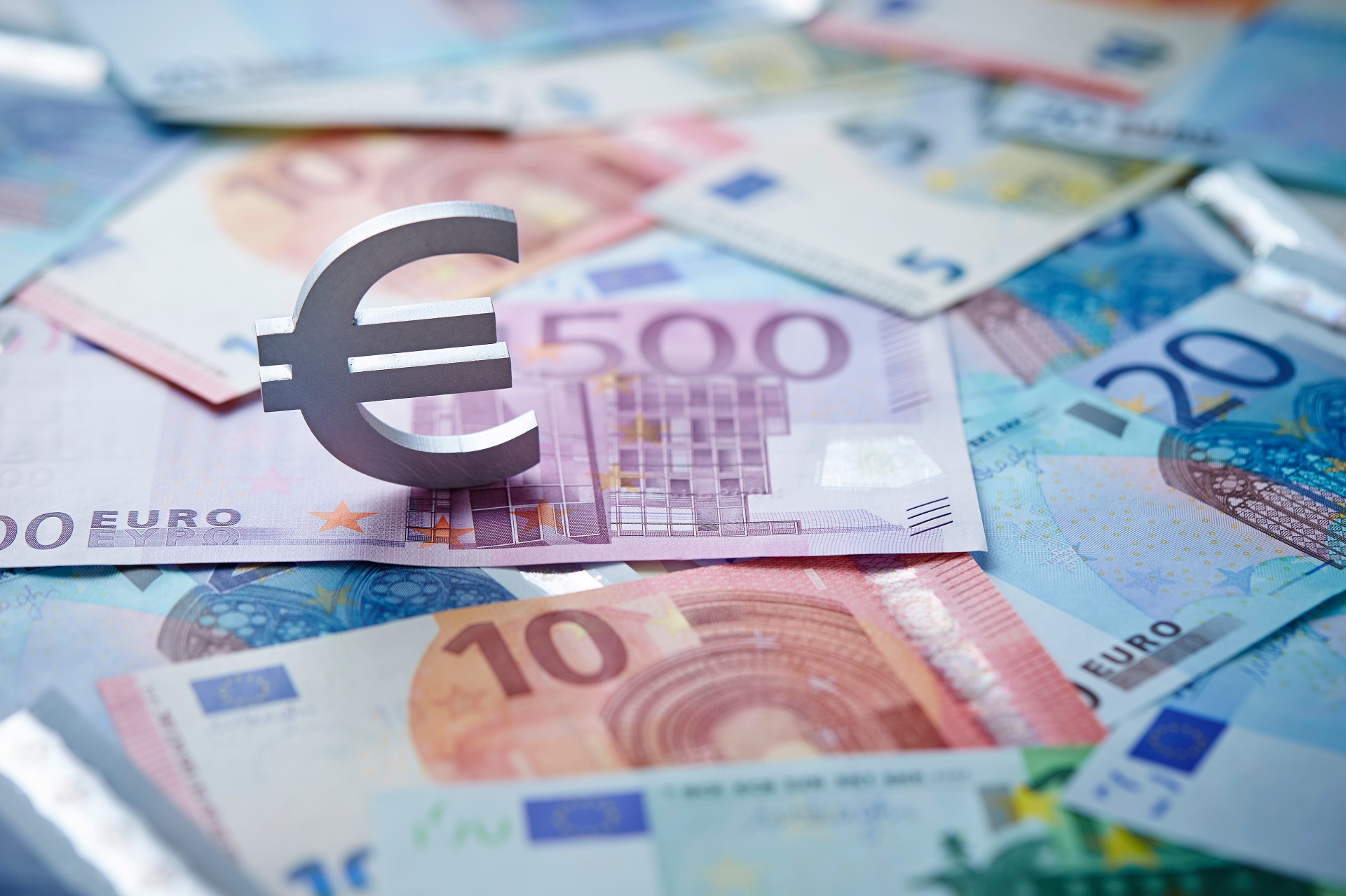 Bce: Confesercenti, da ulteriore rialzo tassi possibile aggravio da 460 milioni di euro l’anno per le piccole imprese
